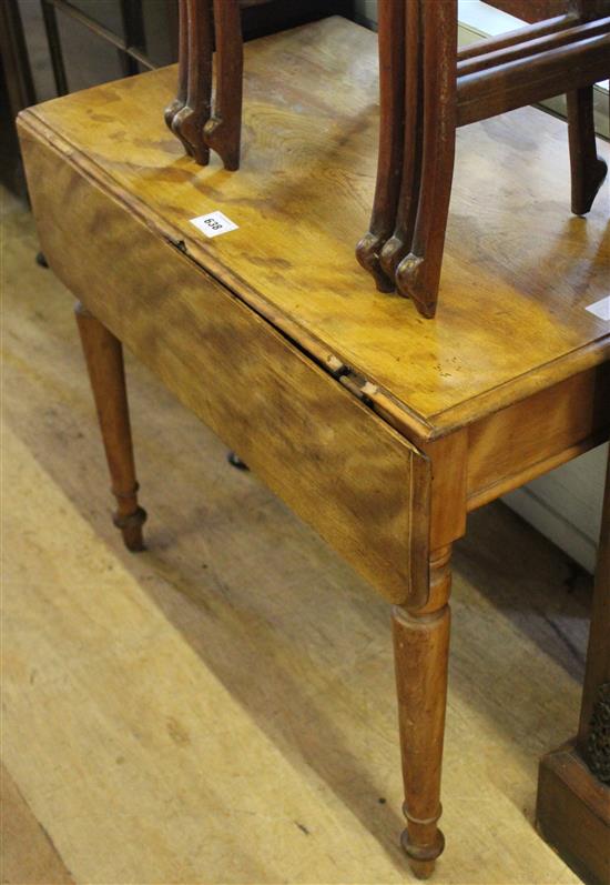 Victorian birch Pembroke table(-)